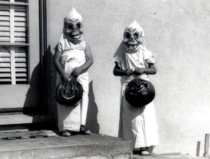 Creepy-Vintage-Halloween-Costumes-—-12