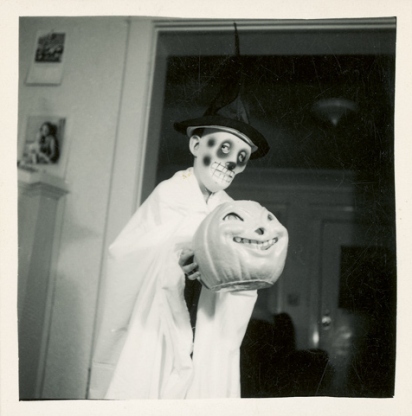 Creepy-Vintage-Halloween-Costumes-—-31