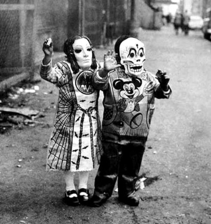 Creepy-Vintage-Halloween-Costumes-—-8